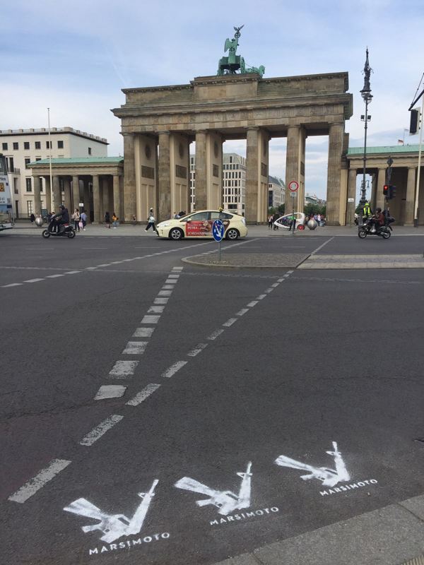 Kreidespray & Bodenwerbung: Marsimoto – Brandenburger Tor – Berlin