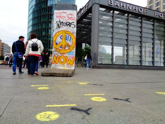Kreidespray & Bodenwerbung: Potsdamer Platz – Berlin