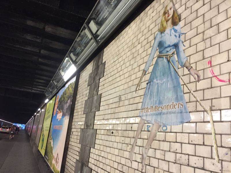 Paste-ups & Wildposting: Paste-up im Tunnel – Berlin